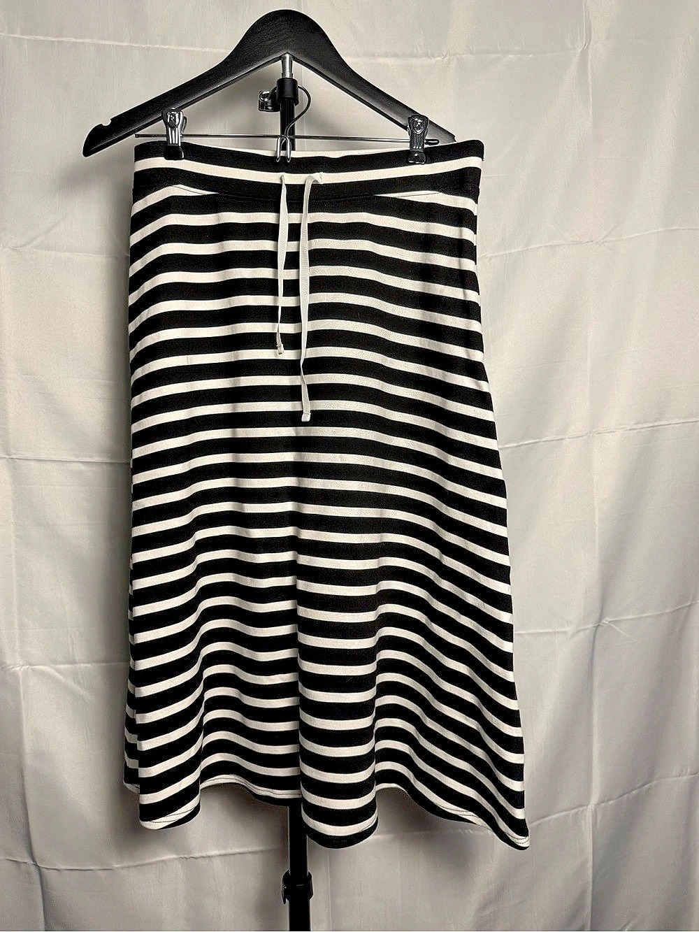 Talbots Striped Midi Skirt in Black & White Size S Like New